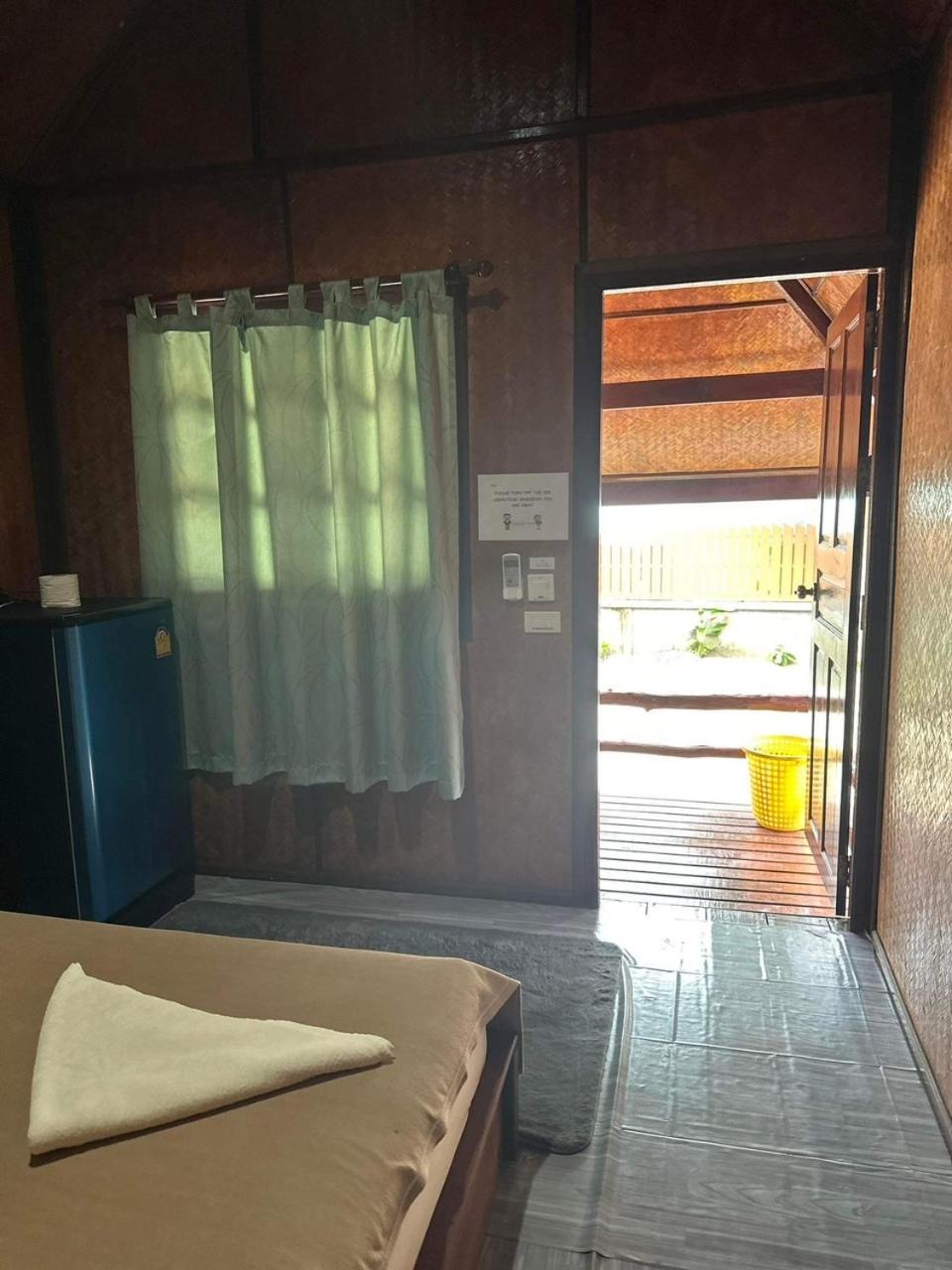 Buddha Raksa Thong Nai Pan Yai Buitenkant foto