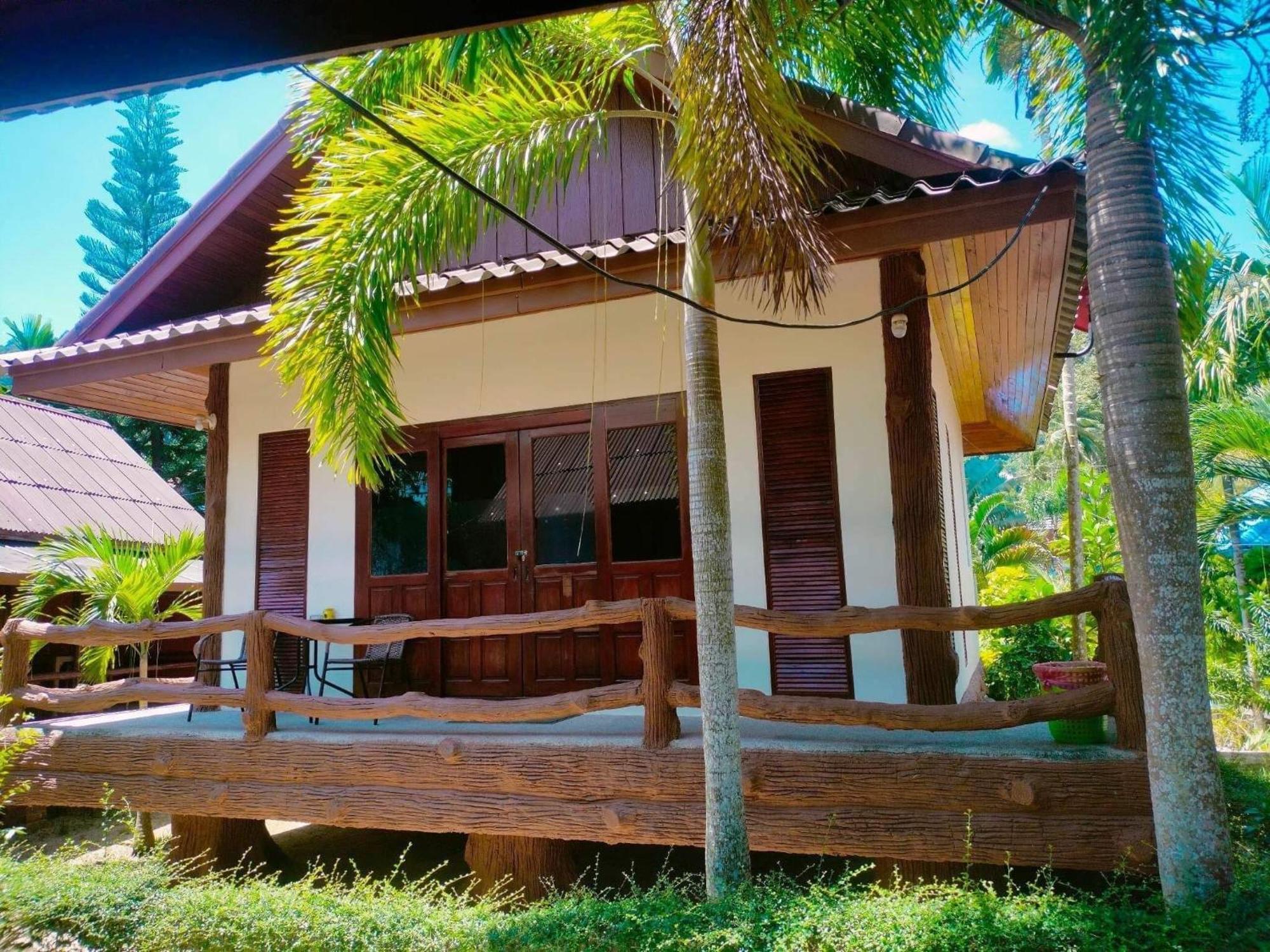 Buddha Raksa Thong Nai Pan Yai Buitenkant foto