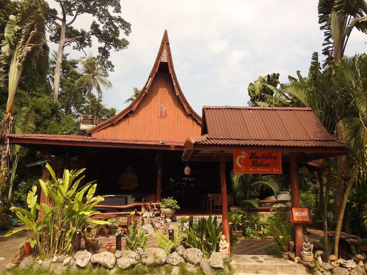 Buddha Raksa Thong Nai Pan Yai Buitenkant foto