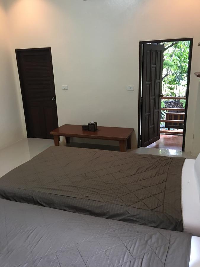 Buddha Raksa Thong Nai Pan Yai Buitenkant foto